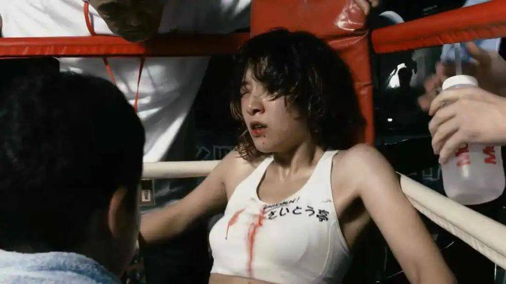 天顺平台官方：《热辣滚烫》，贾玲的肉身献祭