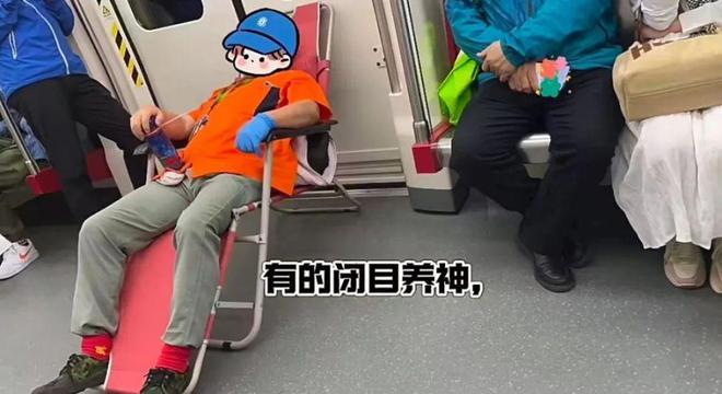 天顺平台注册：无奈之举？太过自私？上海地铁早晚高峰“板凳族”屡禁不止